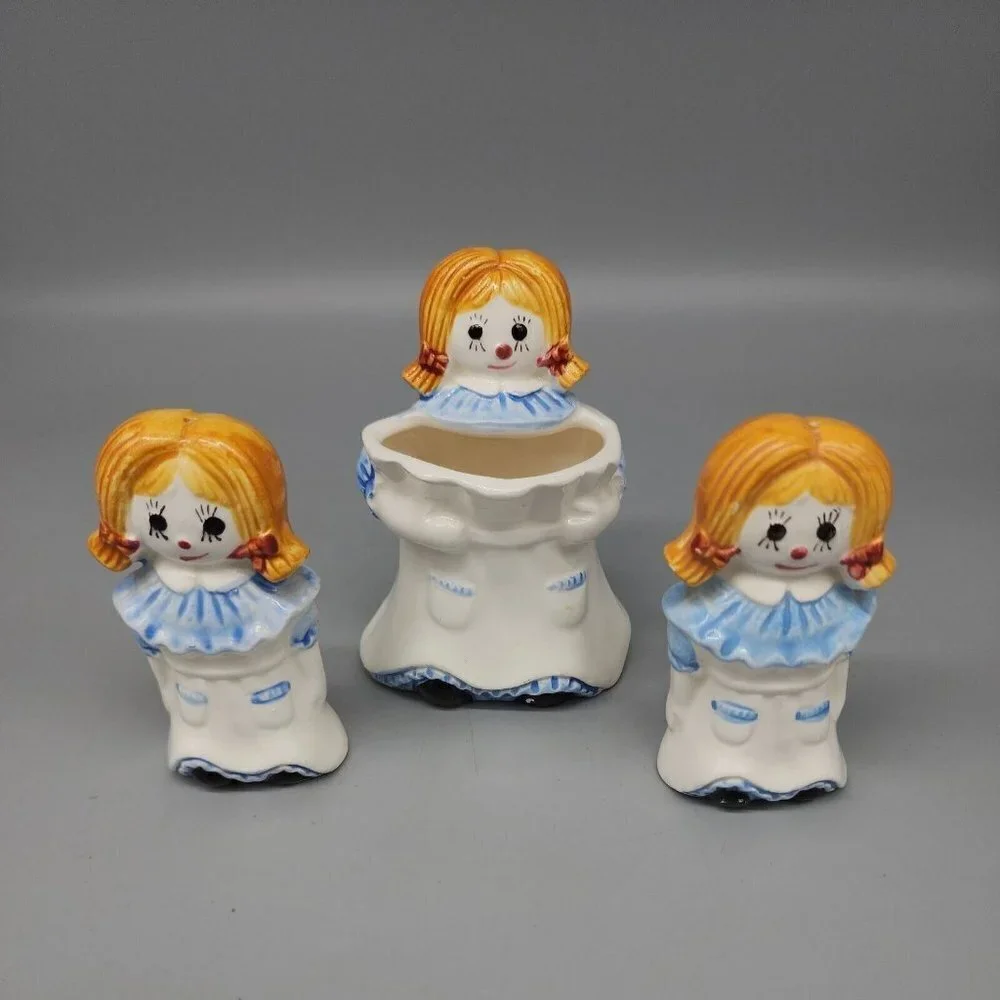 VINTAGE 1930s ROYAL SEALY RAGGEDY ANN SALT PEPPER CREAMER SET OF 3 BLUE WHITE